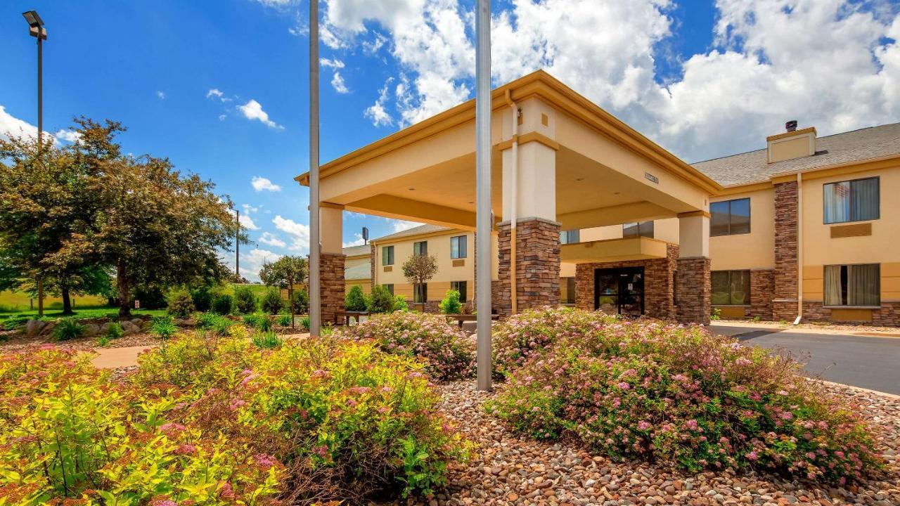 Comfort Inn & Suites Black River Falls I-94 Экстерьер фото