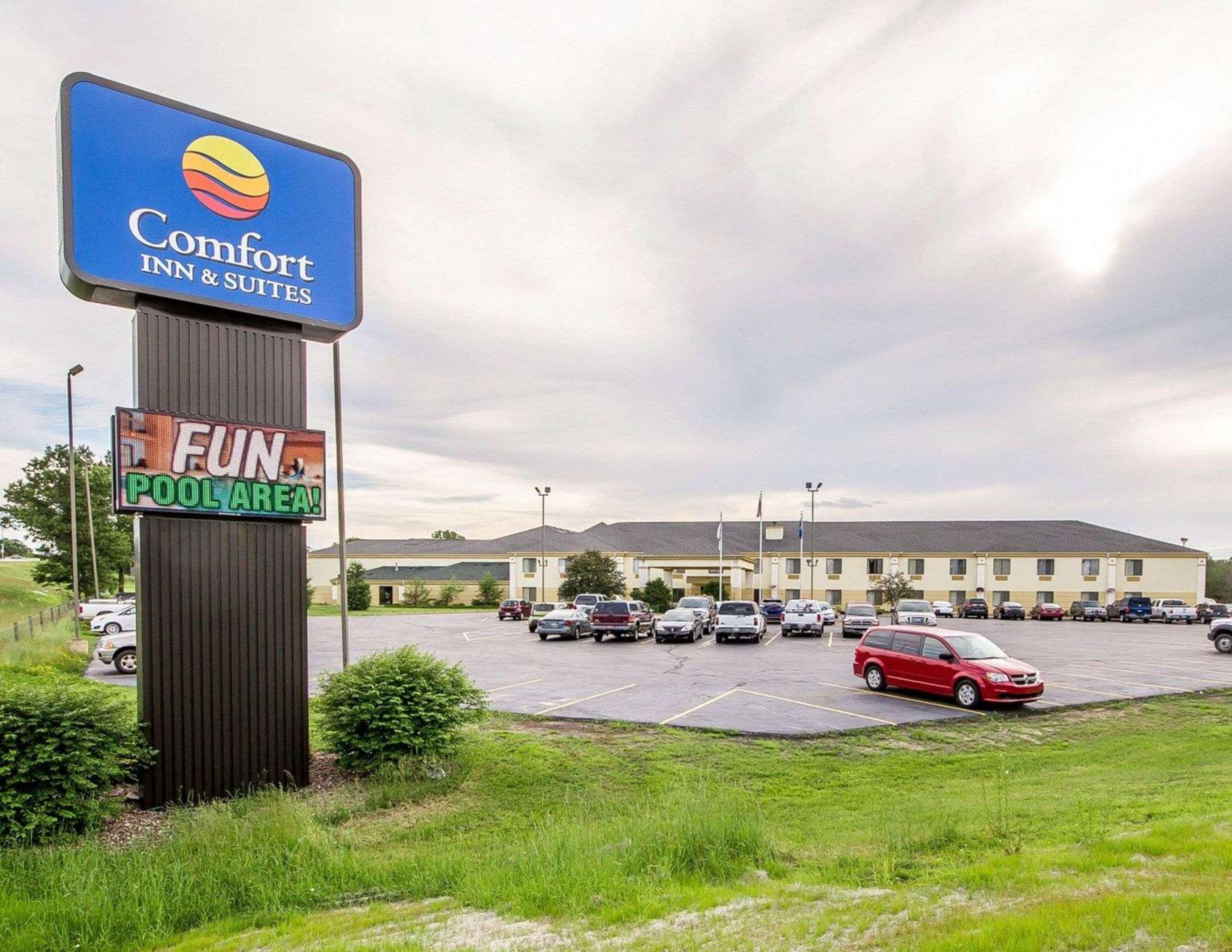 Comfort Inn & Suites Black River Falls I-94 Экстерьер фото
