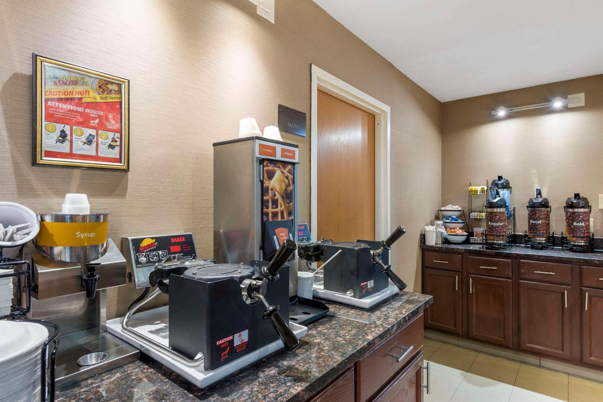 Comfort Inn & Suites Black River Falls I-94 Экстерьер фото