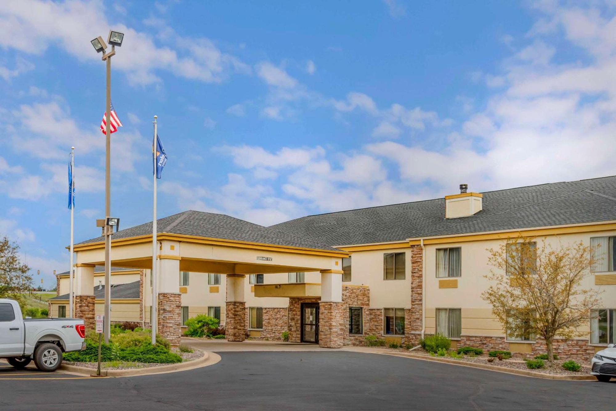 Comfort Inn & Suites Black River Falls I-94 Экстерьер фото