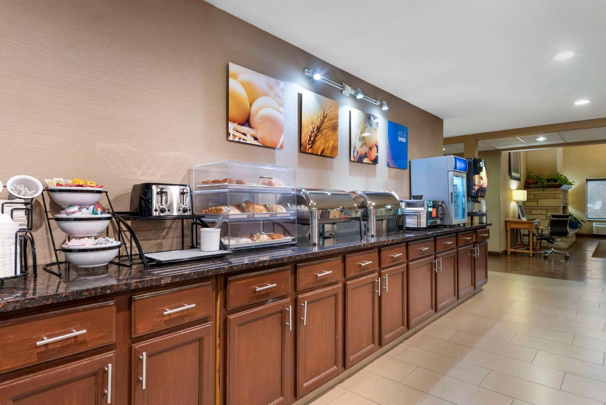 Comfort Inn & Suites Black River Falls I-94 Экстерьер фото