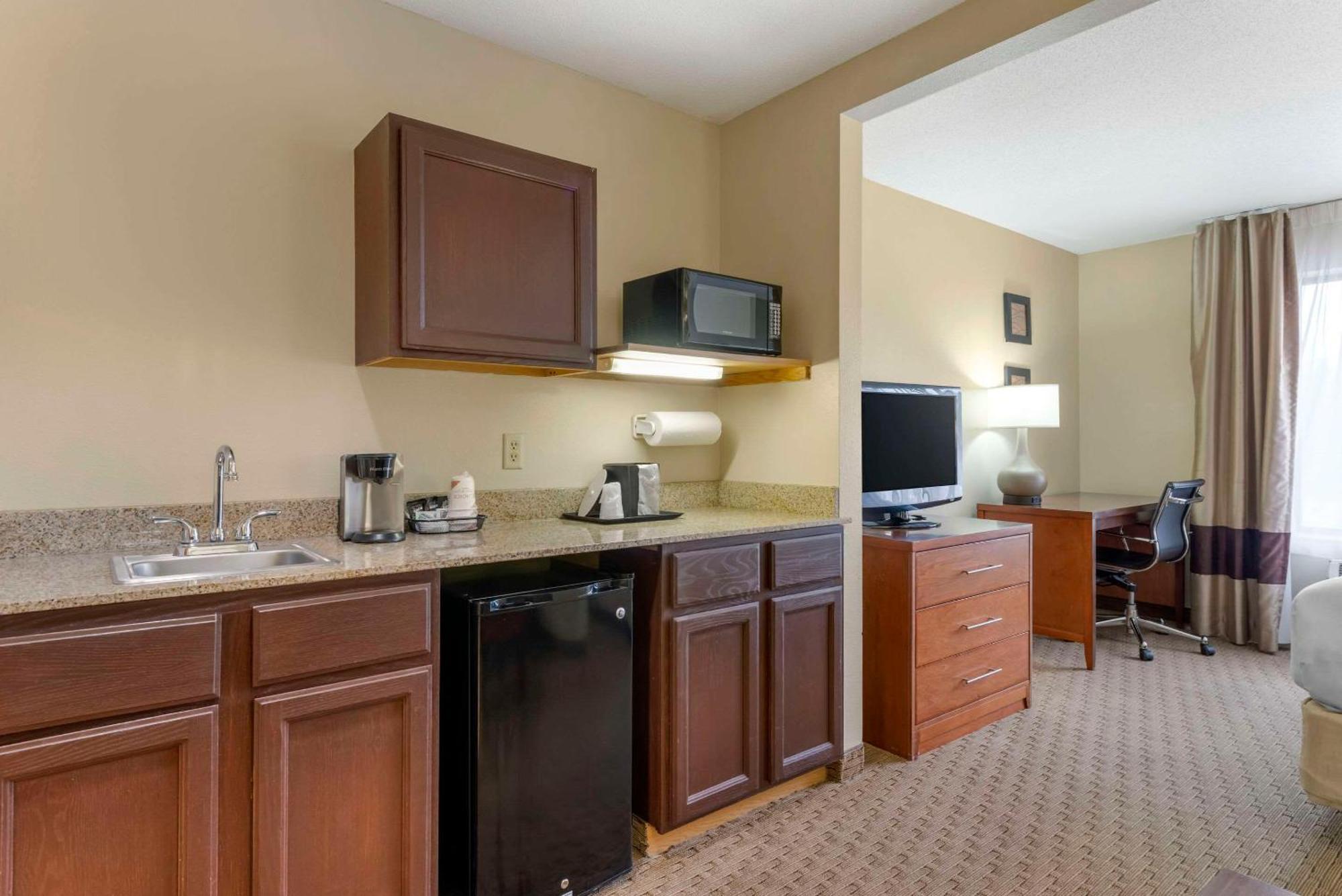 Comfort Inn & Suites Black River Falls I-94 Экстерьер фото
