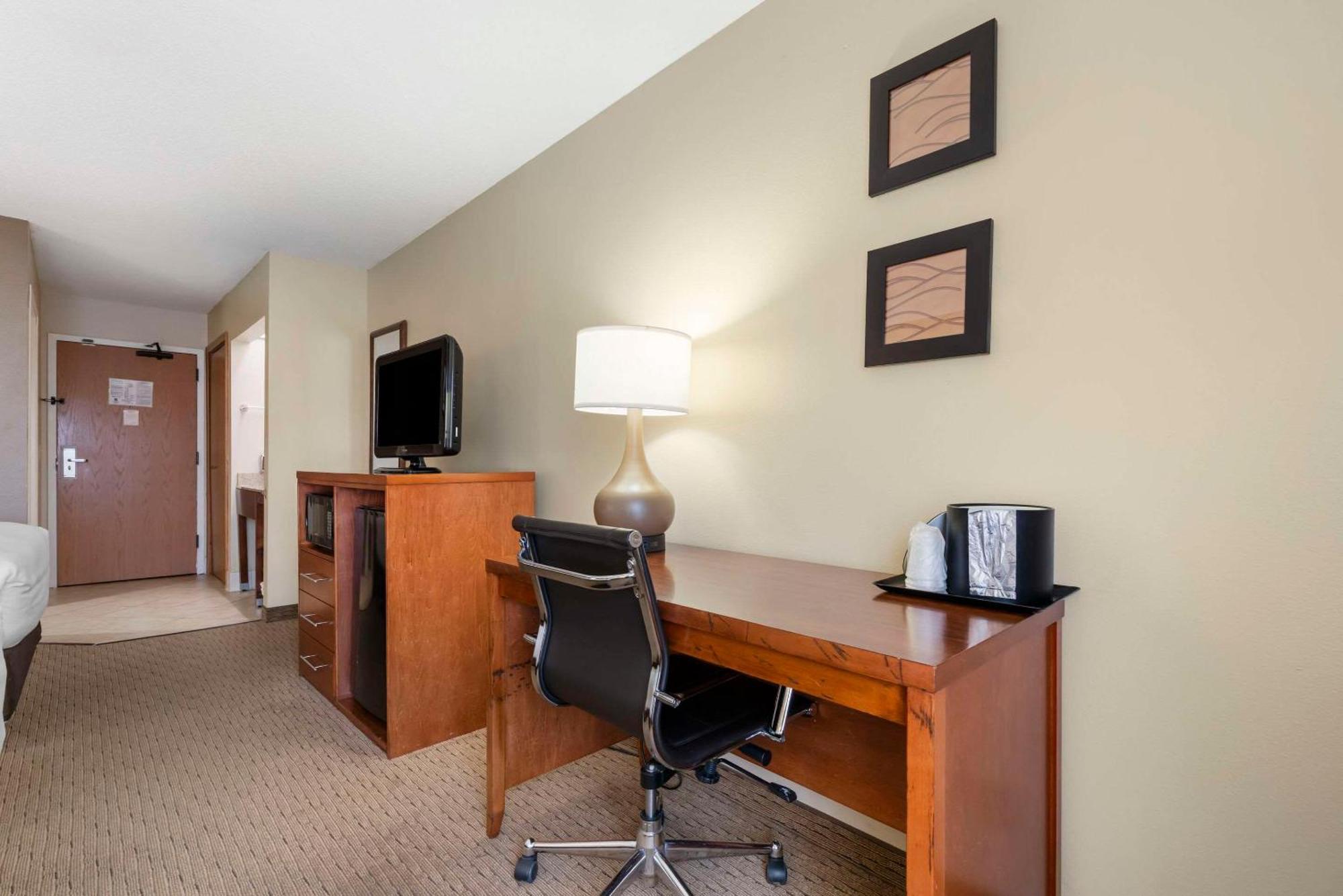 Comfort Inn & Suites Black River Falls I-94 Экстерьер фото