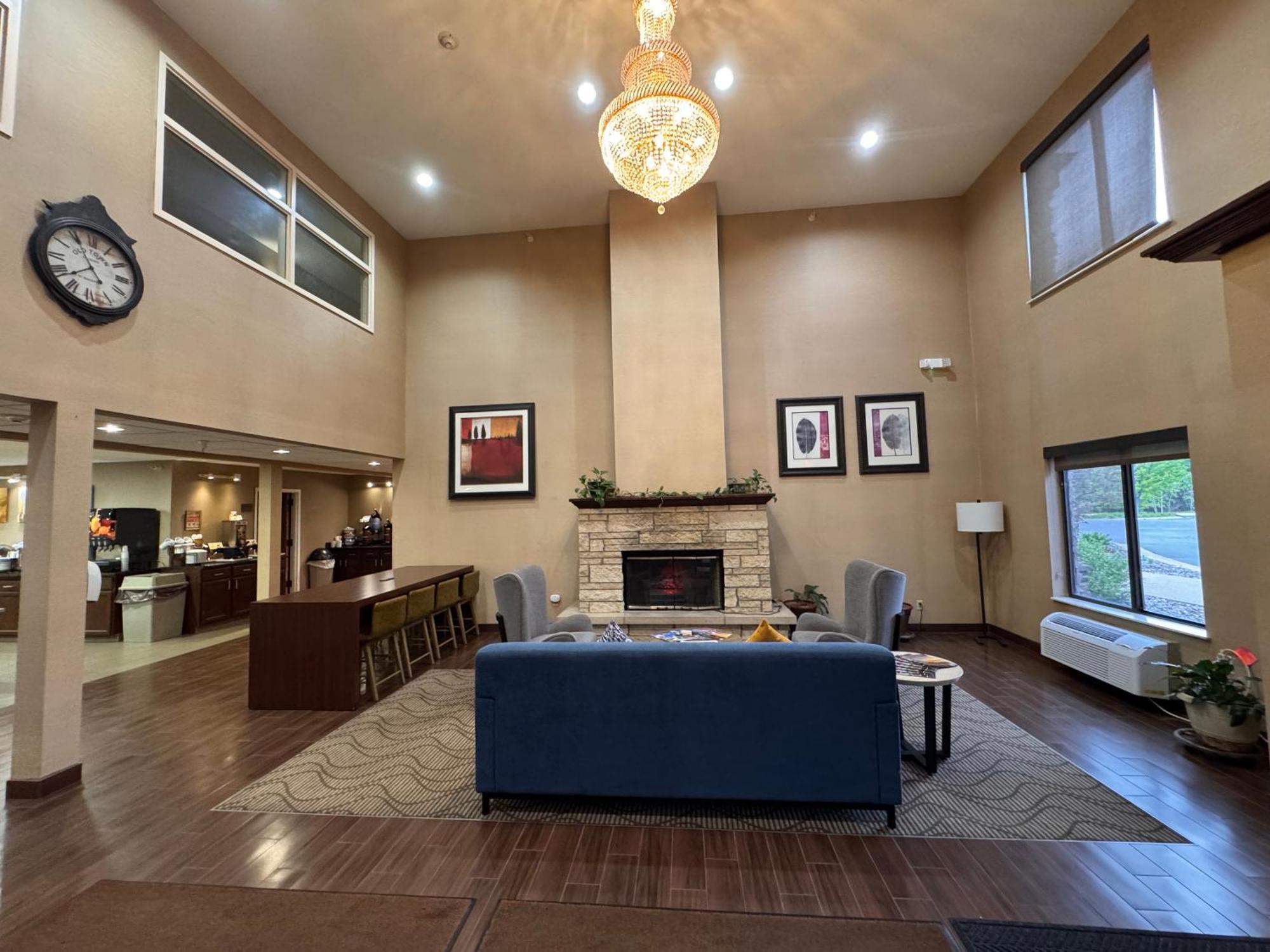 Comfort Inn & Suites Black River Falls I-94 Экстерьер фото