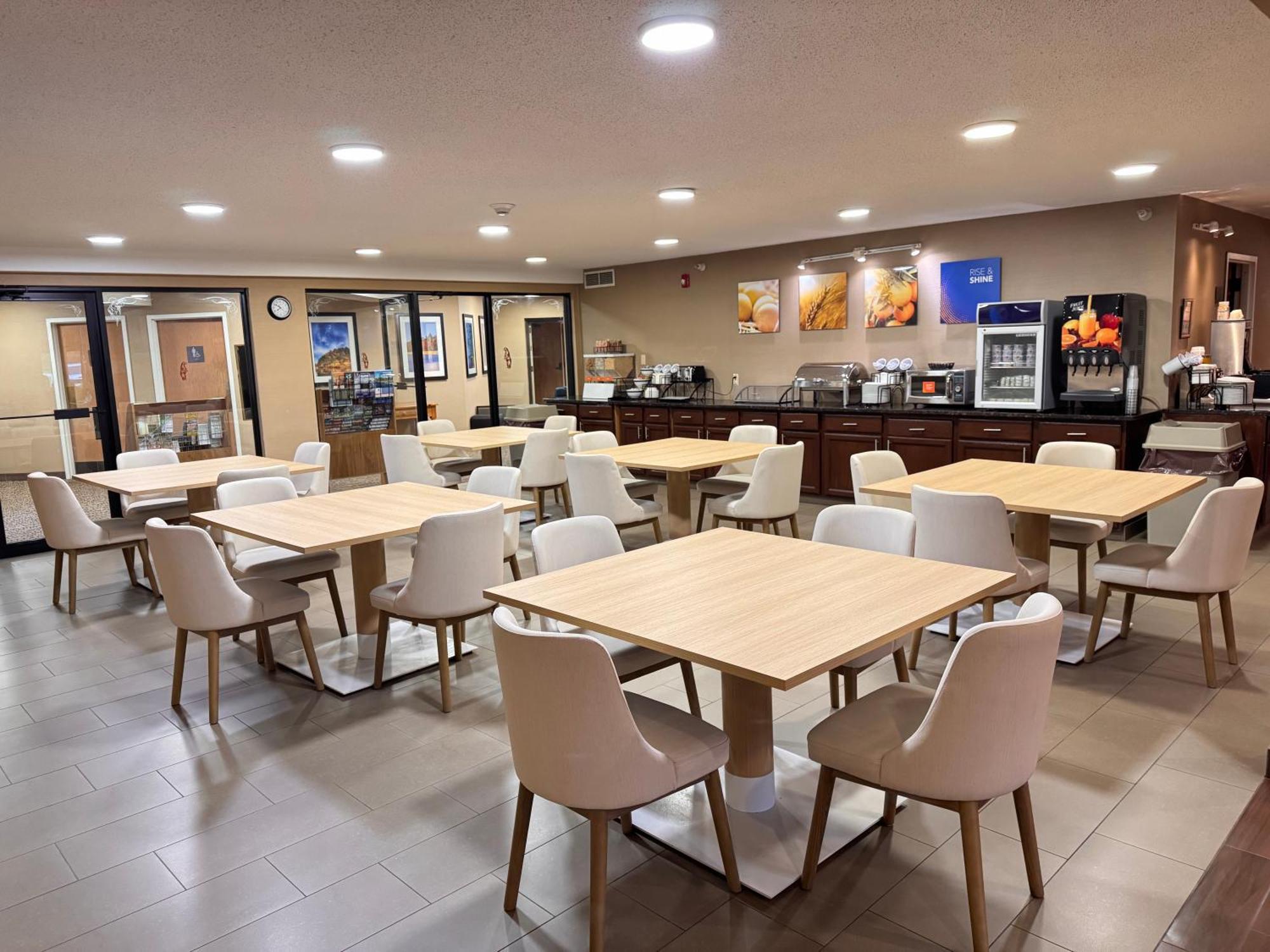 Comfort Inn & Suites Black River Falls I-94 Экстерьер фото