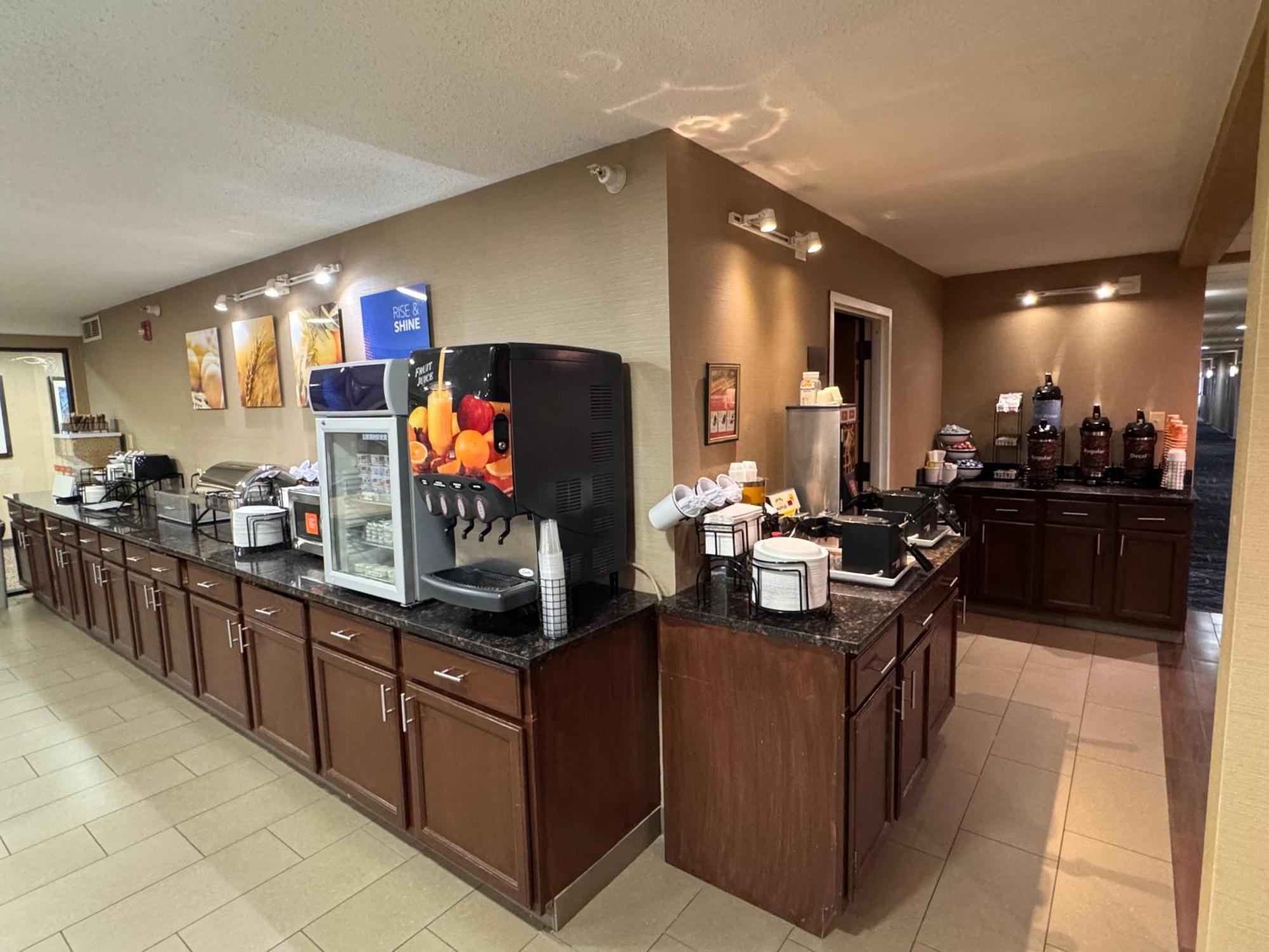 Comfort Inn & Suites Black River Falls I-94 Экстерьер фото